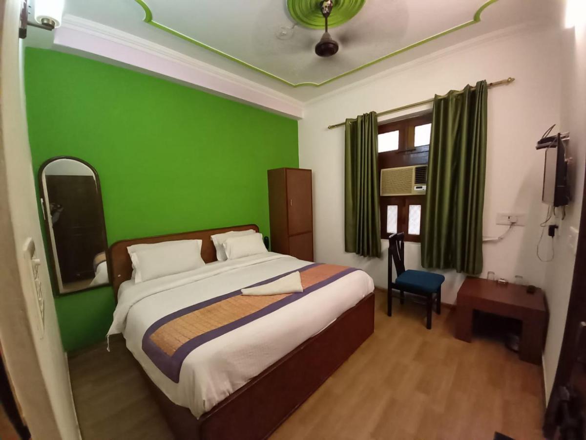 Hotel Shri Ram Нью-Дели Экстерьер фото