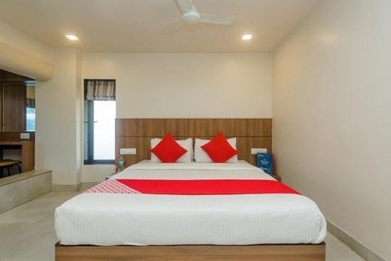 Hotel Shri Ram Нью-Дели Экстерьер фото