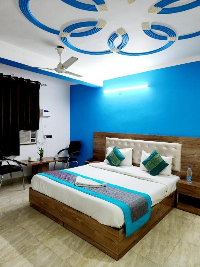 Hotel Shri Ram Нью-Дели Экстерьер фото